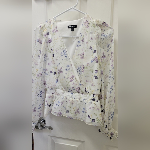 Express Beautiful floral top - Picture 2 of 2
